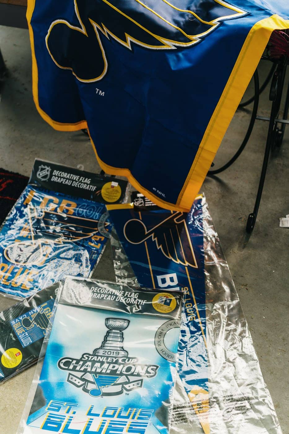 creekside gardens sports merchandise st. louis blues flags